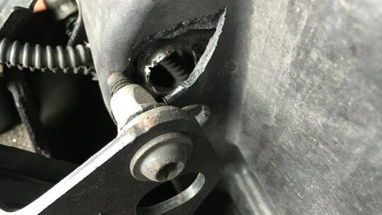 Wir sehen das, was man ohne Demontage nicht sehen kann, und kalkulieren als Sachverständiger für Unfallgutachten nicht nur die reinen Reparaturkosten.